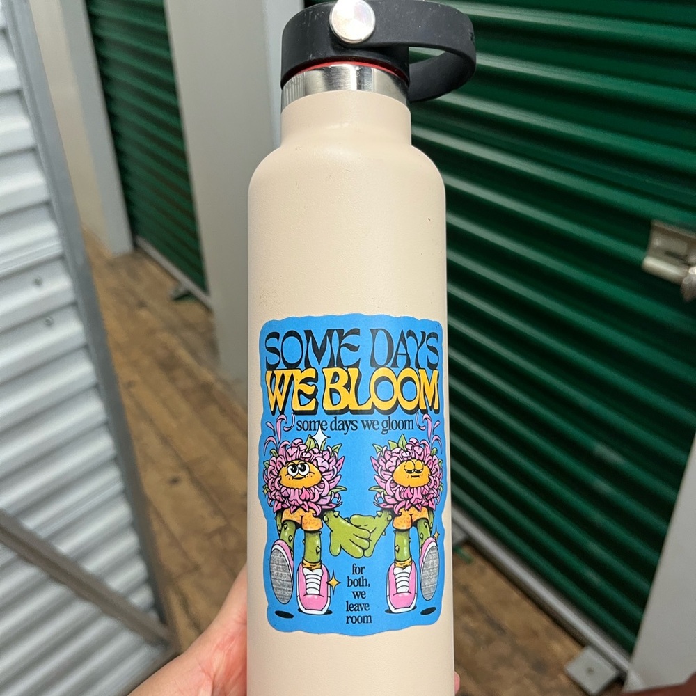 Hydro Flask Sandstone 24 oz Water Bottle